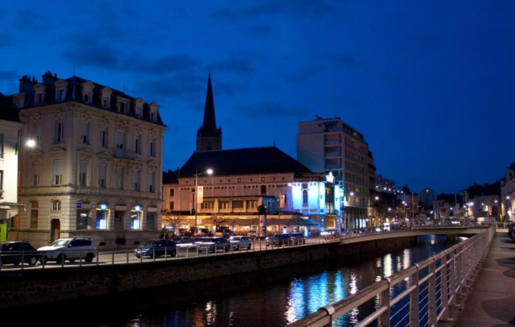 Brit Hotel Confort Le Limouzi Tulle Exterior foto